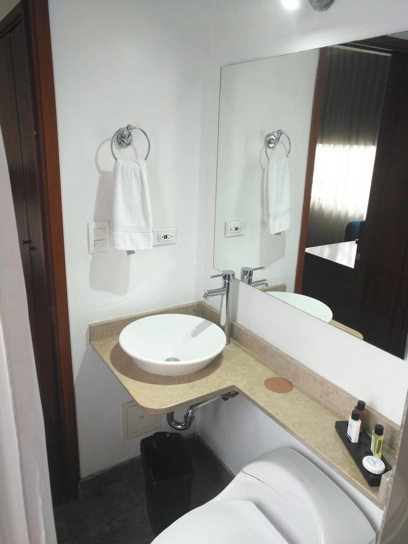 Teusaquillo Boutique Hotel Bogotá Exteriör bild
